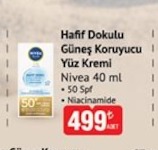 Hafif Dokulu Güneş Koruyucu Yüz Kremi Nivea 40 Ml